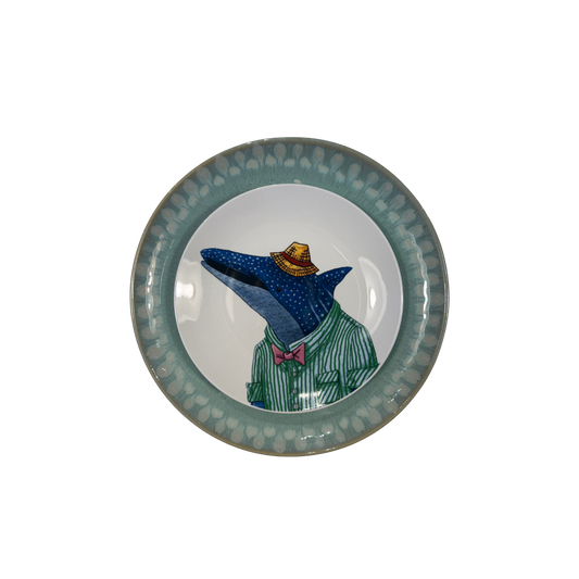 Plato porcelana tiburon ballena sobre plato aguamarina ceramica