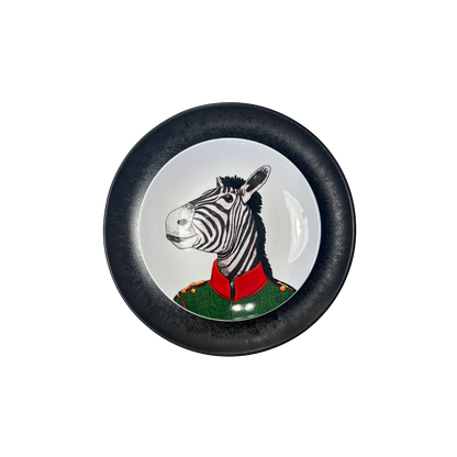 Plato porcelana cebra sobre plato negro antracita ceramica